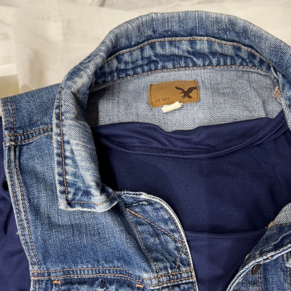 American Eagle Outfitters Blue Tee with Denim Vest - Picture 4 of 8